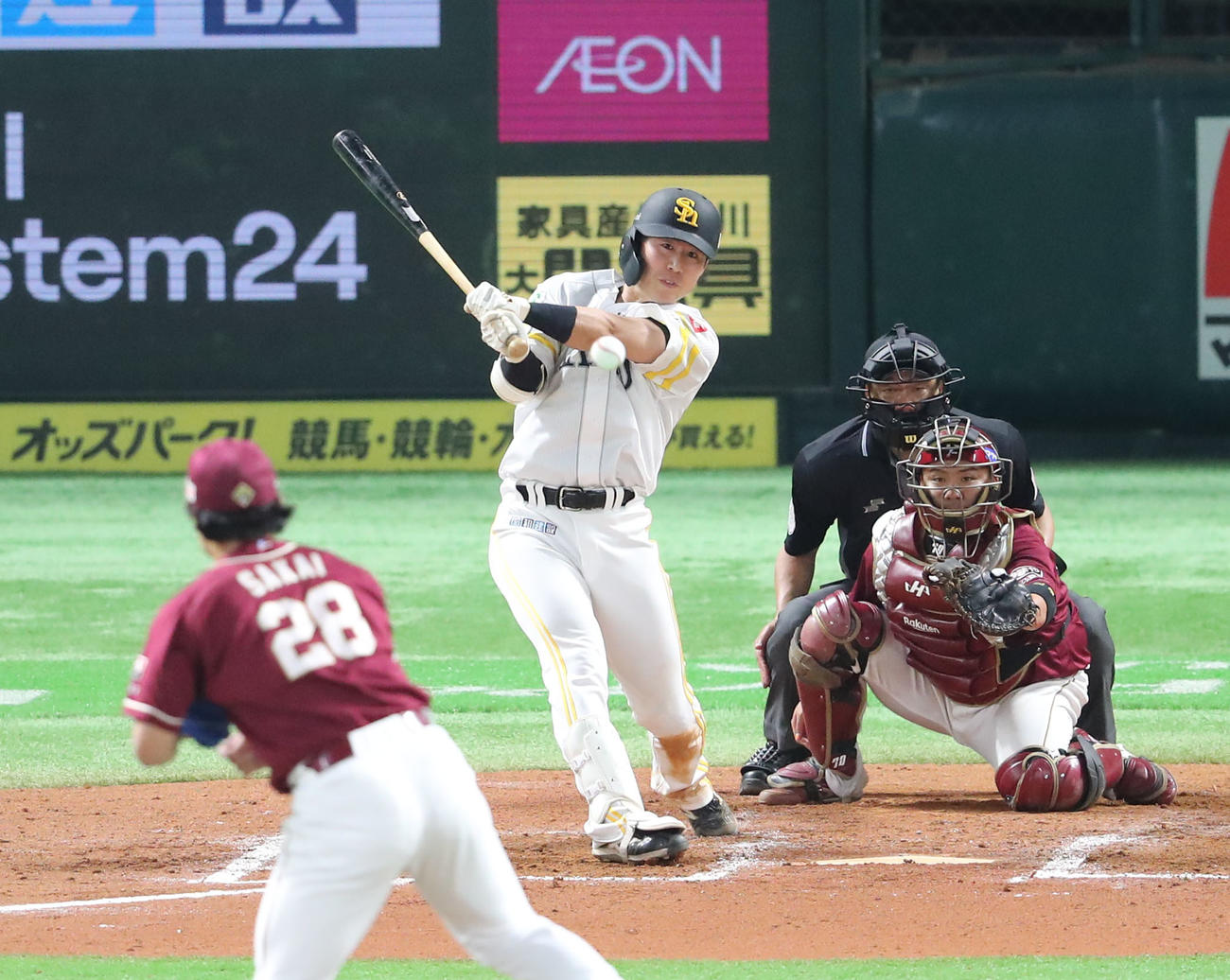 ソフトバンク対楽天　7回裏ソフトバンク無死一塁、川村は中前安打を放つ（撮影・梅根麻紀）