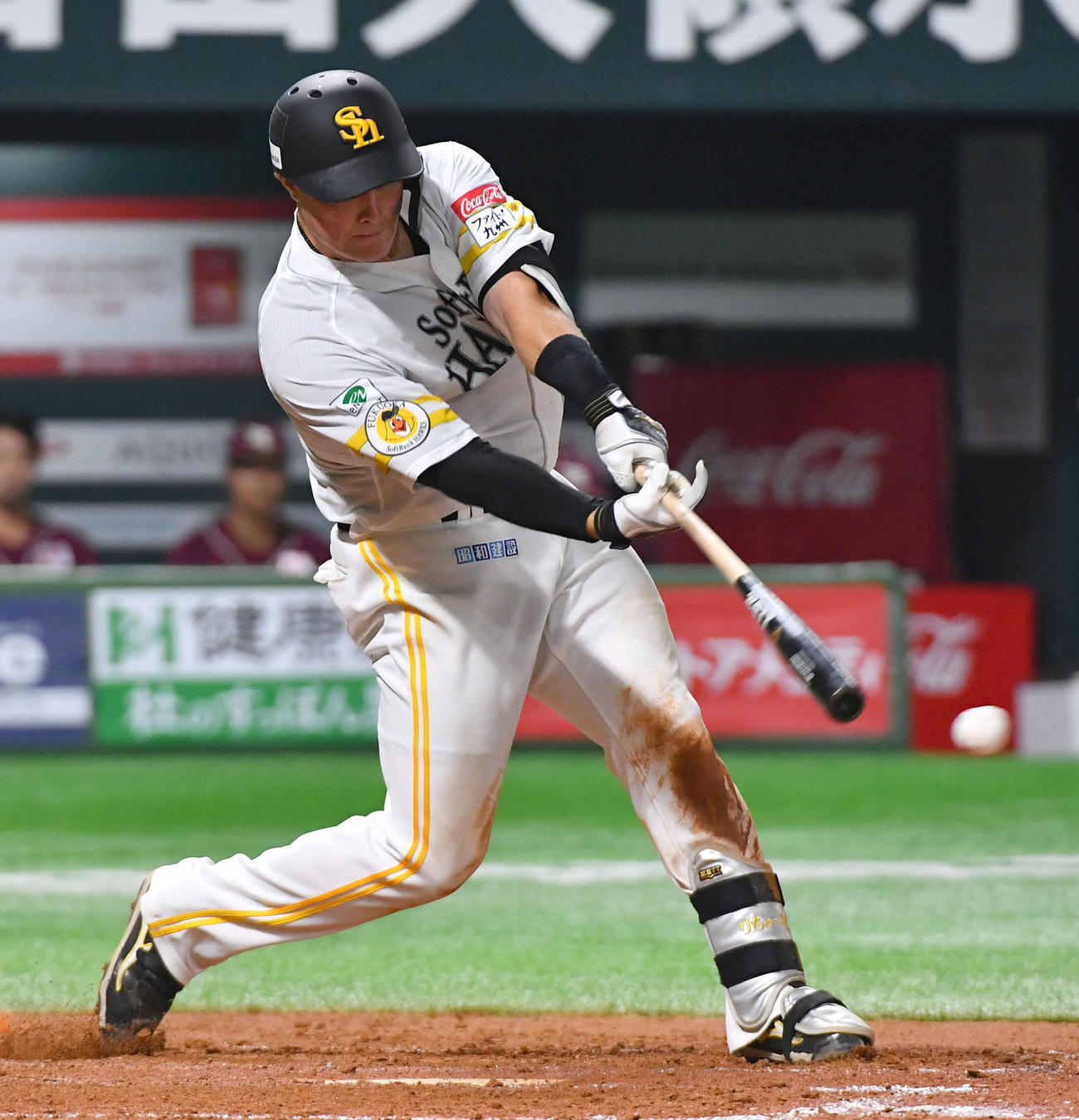 ソフトバンク対楽天　5回裏ソフトバンク無死二塁、リチャードは左前打を放つ（撮影・岩下翔太）