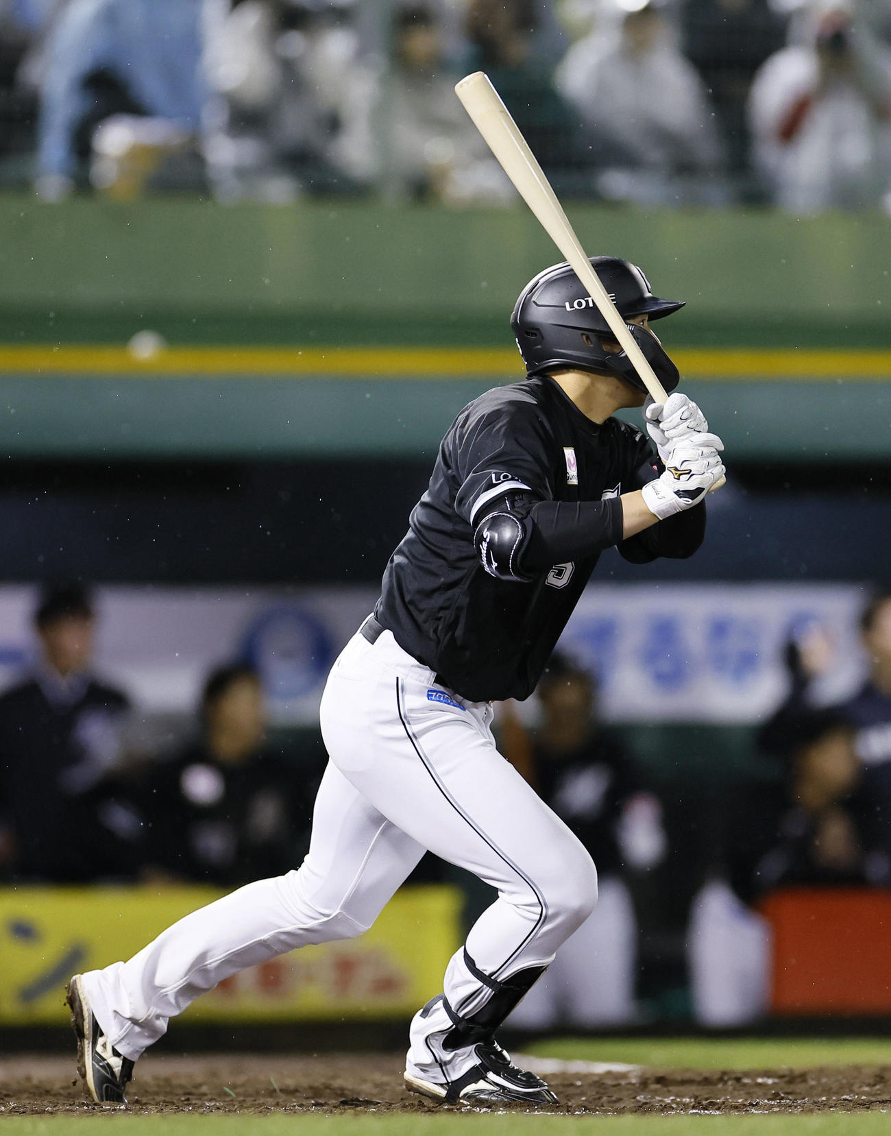 オリックス対ロッテ　9回表ロッテ1死満塁、安田は左越えに逆転の2点適時二塁打を放つ（撮影・藤尾明華）