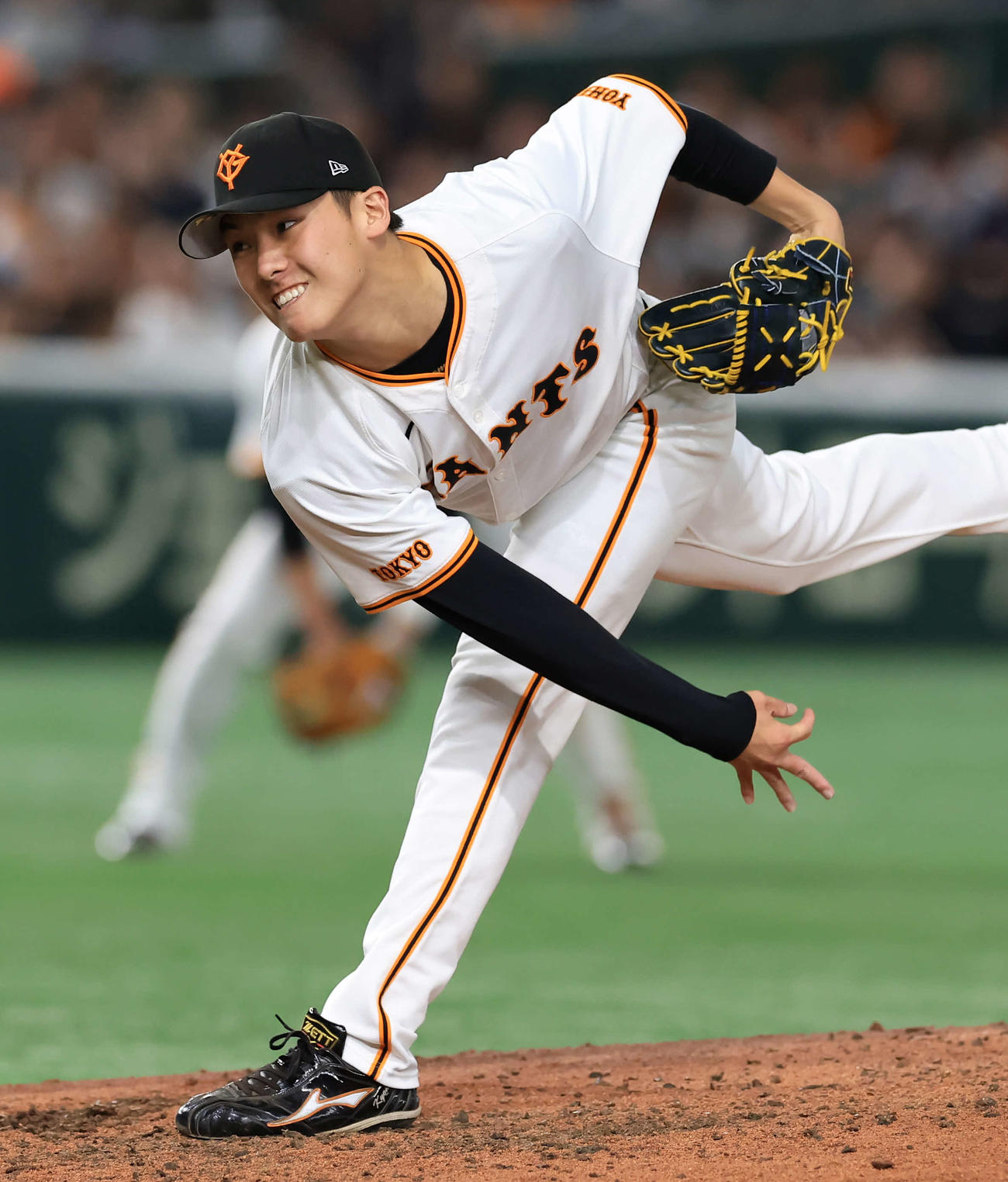 巨人対ヤクルト　巨人2番手で登板する京本（撮影・浅見桂子）