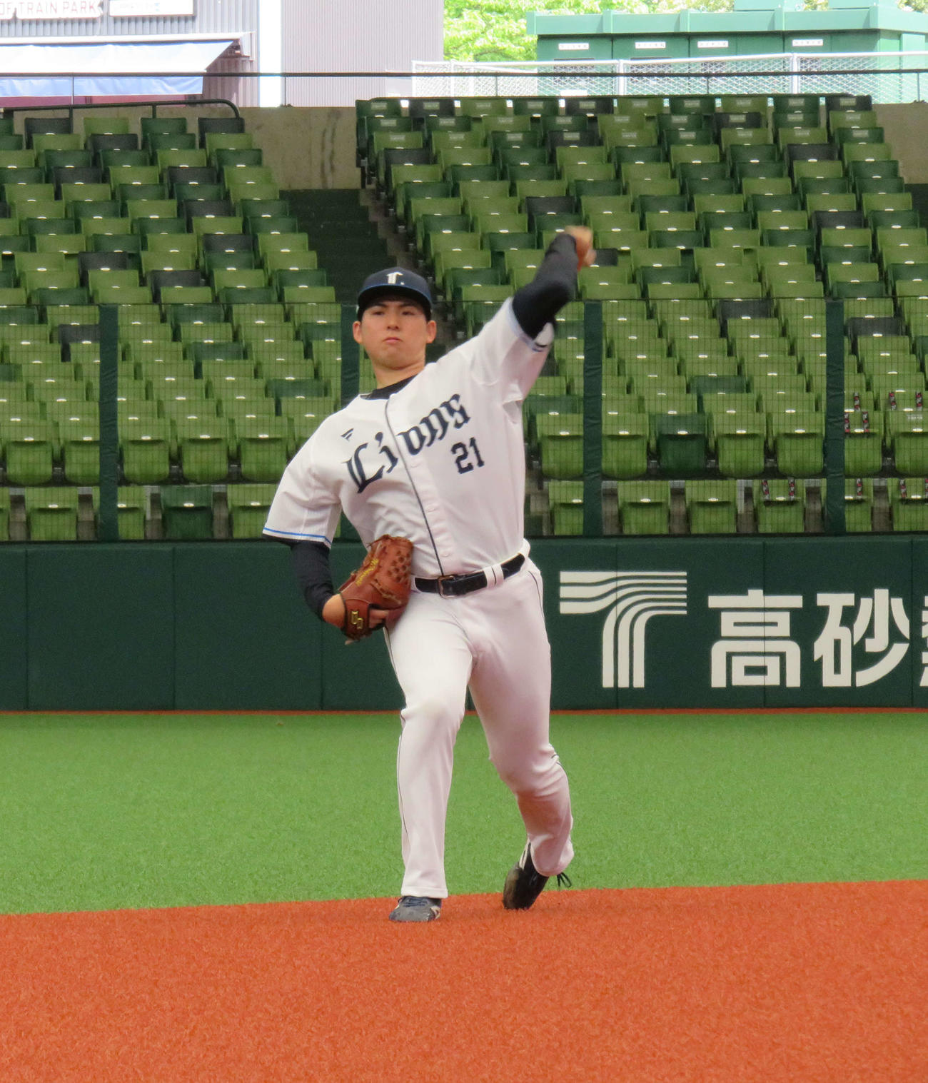 キャッチボールする西武のドラフト1位、武内