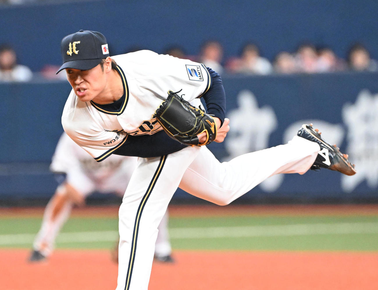 オリックス対日本ハム　8回の途中から登板するオリックス阿部（撮影・和賀正仁）