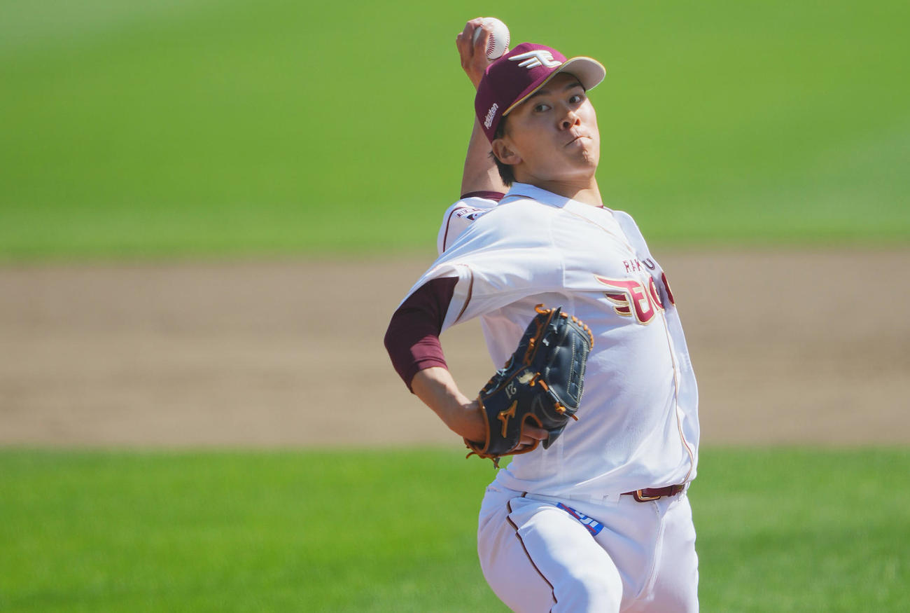 楽天対ロッテ　力投する楽天先発の早川（撮影・垰建太）