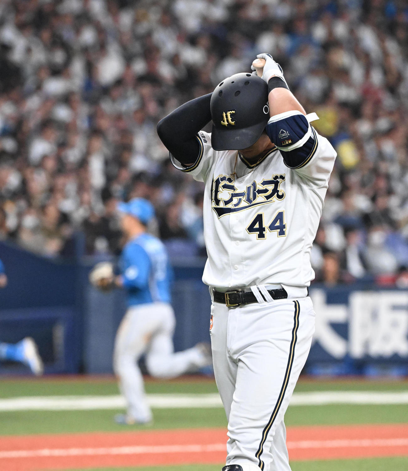 オリックス対日本ハム　8回裏オリックス1死一、二塁、二直に倒れた頓宮（撮影・和賀正仁）