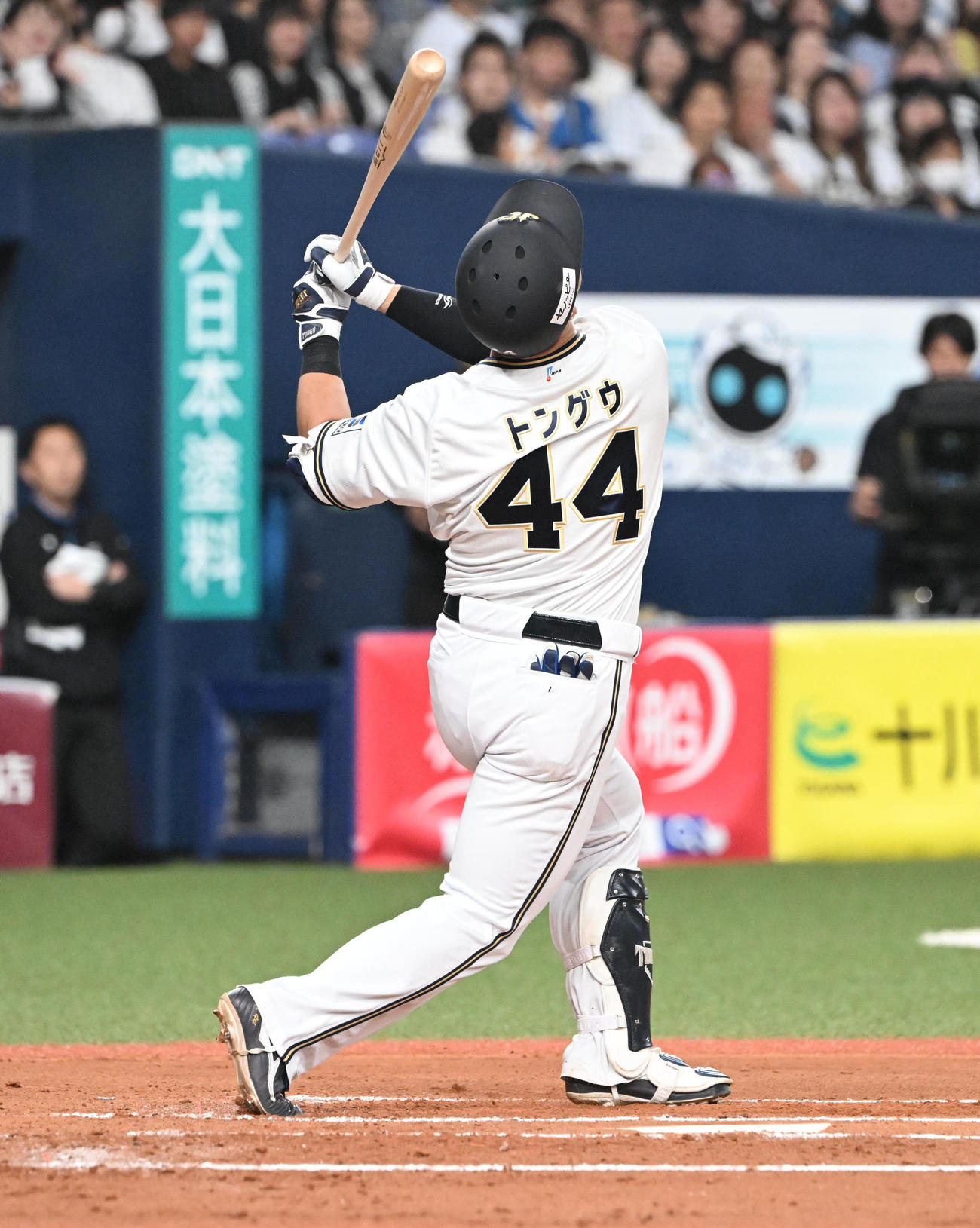 オリックス対日本ハム　6回裏オリックス2死二、三塁、捕邪飛に倒れる頓宮（撮影・和賀正仁）