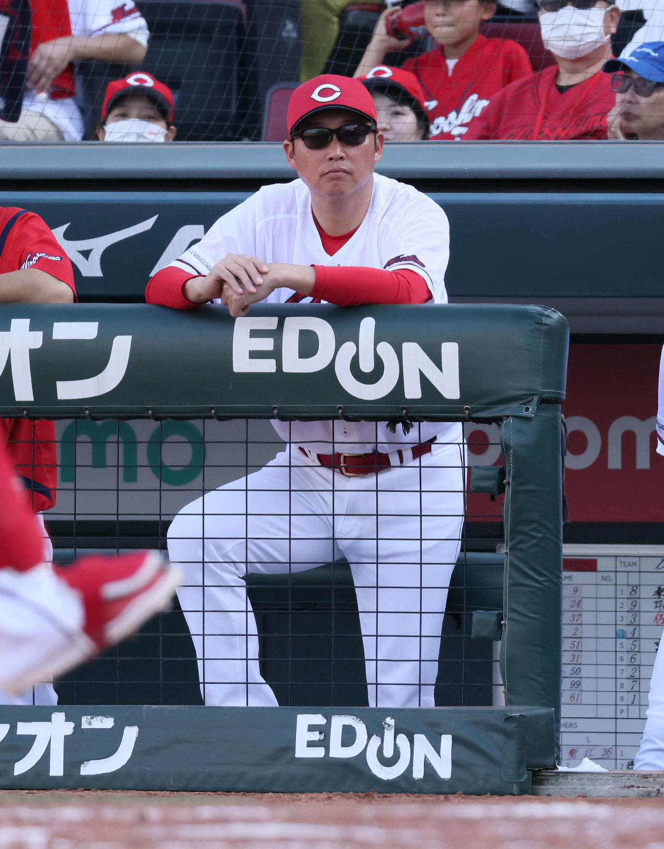 広島対DeNA　無得点で敗れた新井監督（撮影・加藤孝規）