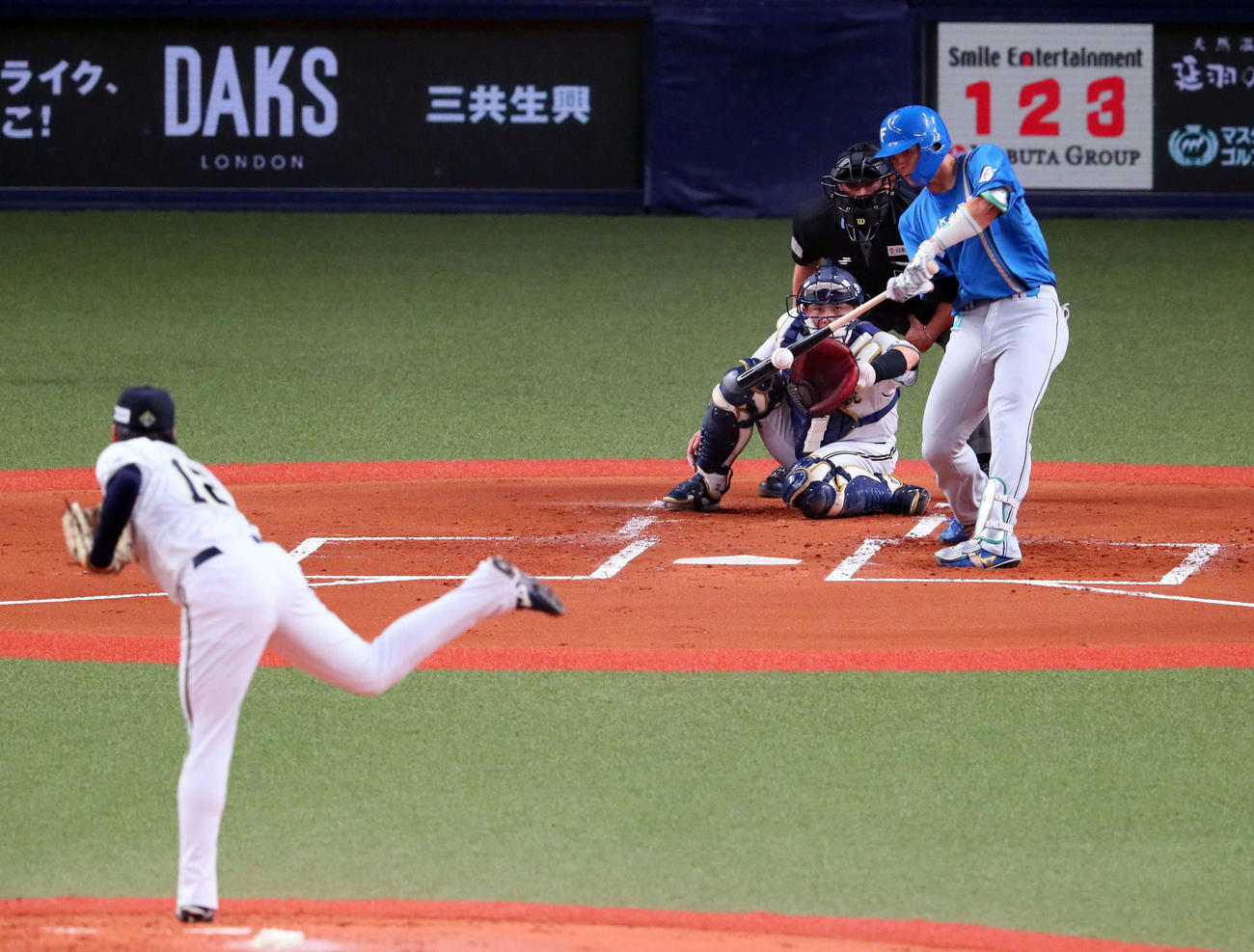 オリックス対日本ハム　1回表日本ハム2死二塁、郡司は左前適時打を放つ（撮影・宮崎幸一）
