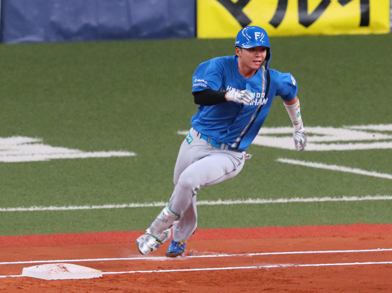 オリックス対日本ハム　1回表日本ハム2死二塁、郡司は左前適時打を放つ（撮影・宮崎幸一）