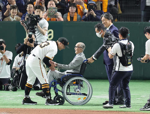 巨人】「4番サード長嶋 背番号3」ミスター本人がアナウンスとともに