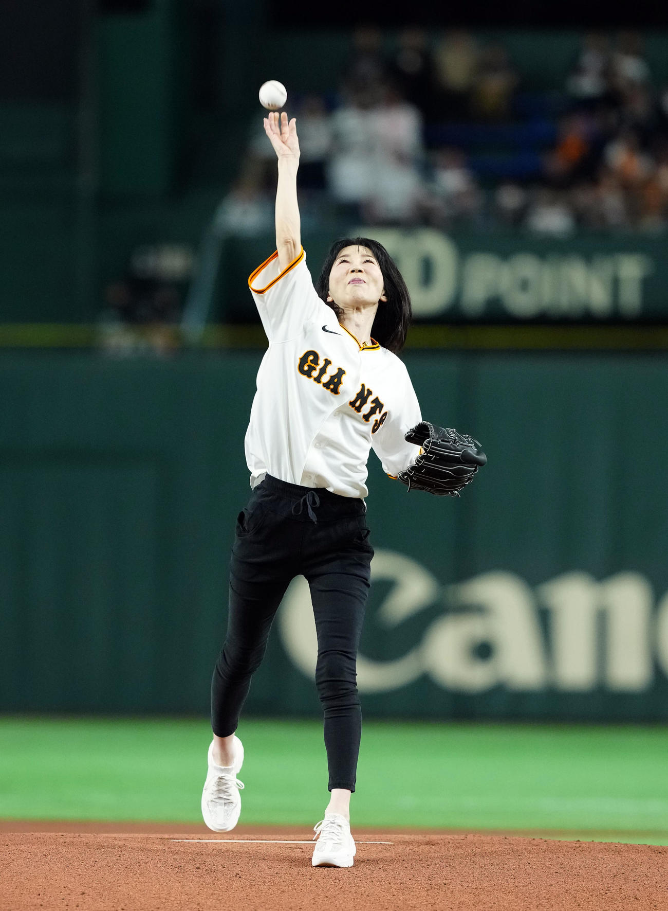 巨人対阪神　ファーストピッチセレモニーを務めた長島三奈さん（撮影・たえ見朱実）