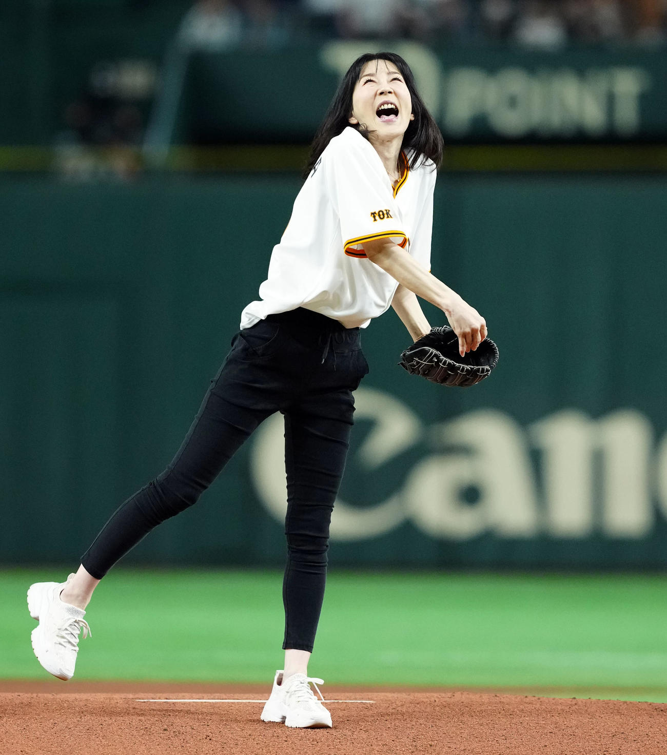 巨人対阪神　ファーストピッチセレモニーを務めた長島三奈さん（撮影・たえ見朱実）
