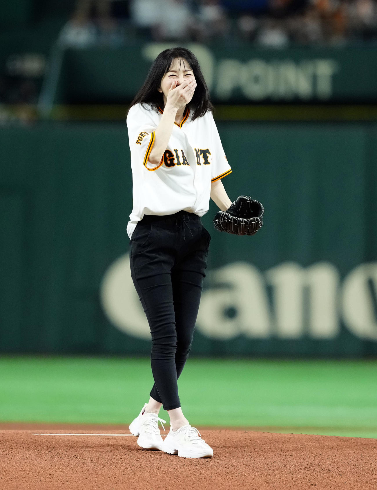 巨人対阪神　ファーストピッチセレモニーを務めた長島三奈さん（撮影・たえ見朱実）