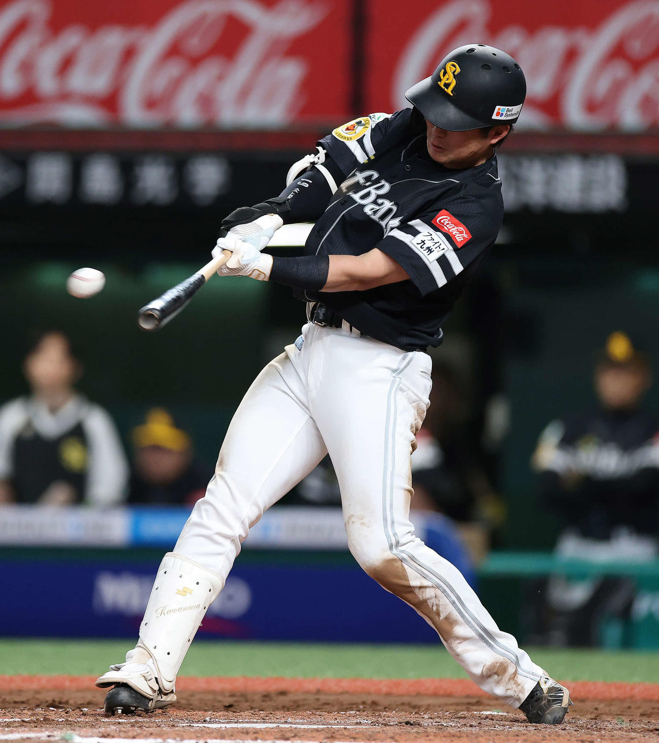西武対ソフトバンク　7回ソフトバンク2死、右前打を放つ川村（撮影・河田真司）