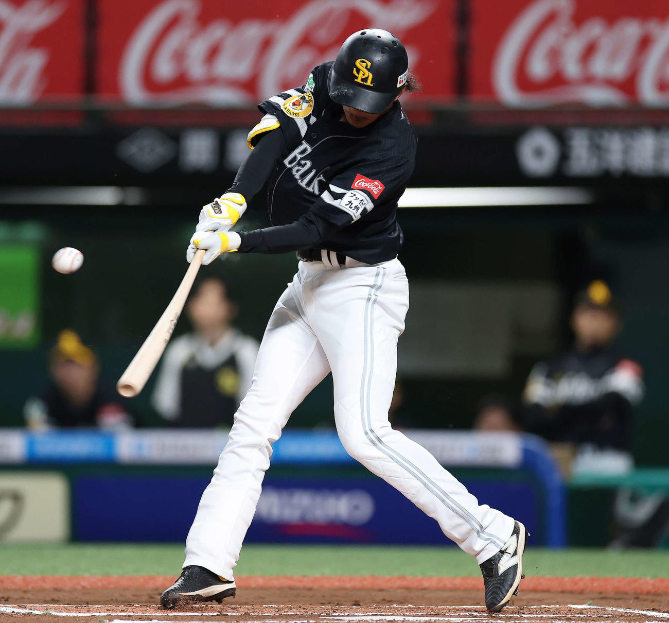 西武対ソフトバンク　6回表ソフトバンク無死、左前打を放つ三森（撮影・河田真司）