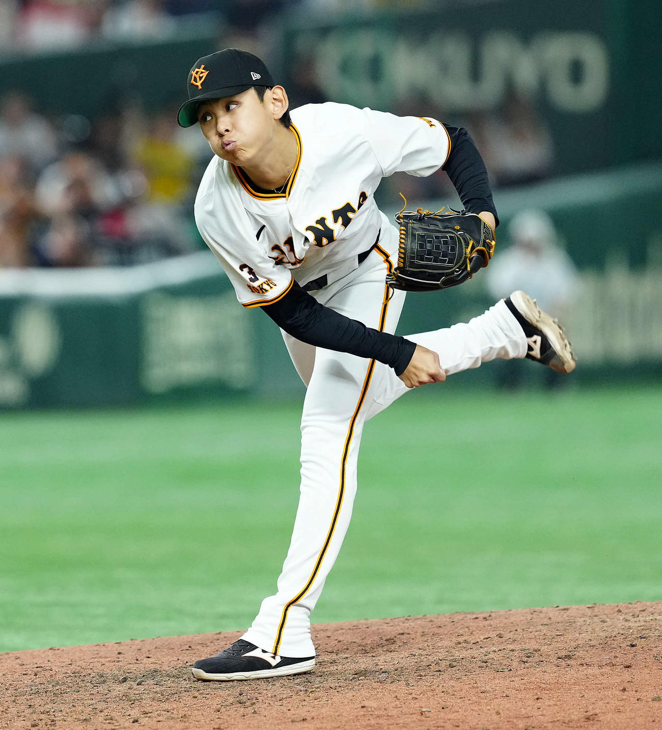 巨人対阪神　9回途中からマウンドに上がった巨人泉（撮影・たえ見朱実）