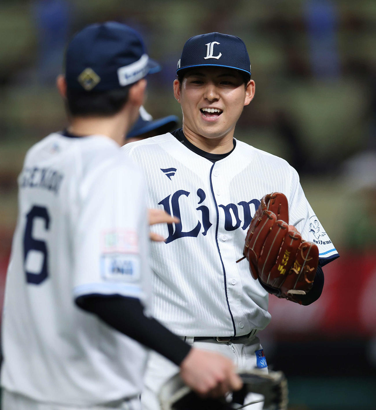 西武対ソフトバンク　7回表を抑え、笑顔を見せる武内（撮影・河田真司）