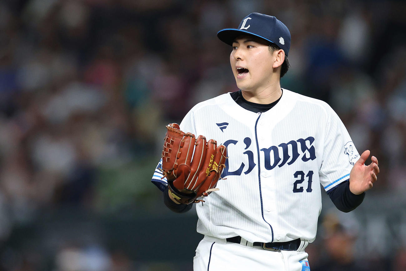 西武対ソフトバンク　5回表ソフトバンク2死、海野を三ゴロに仕留める武内（撮影・河田真司）