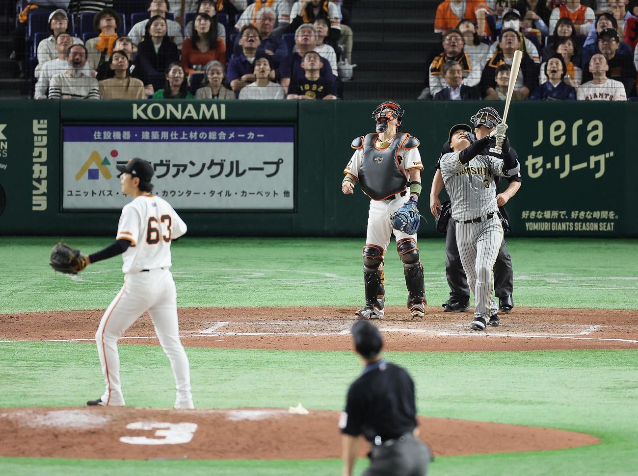 巨人対阪神　9回表阪神2死一、三塁、大山は二飛に倒れる。投手泉（撮影・足立雅史）