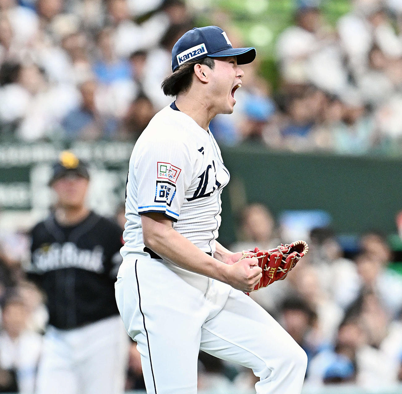 西武対ソフトバンク　6回表ソフトバンク2死三塁、三森から空振り三振を奪い雄たけびを上げる今井（撮影・滝沢徹郎）