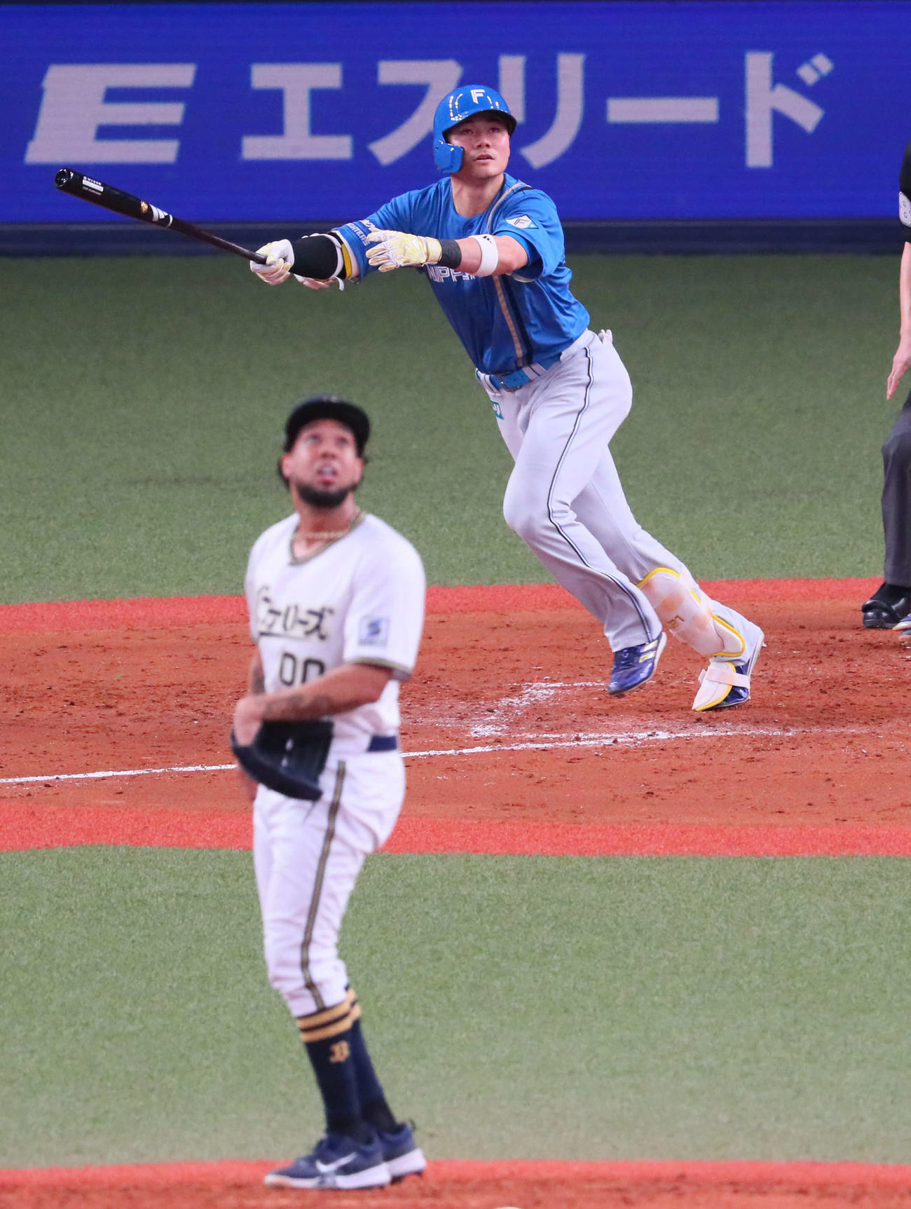 オリックス対日本ハム　5回表日本ハム1死三塁、清宮は左犠飛を放つ（撮影・宮崎幸一）