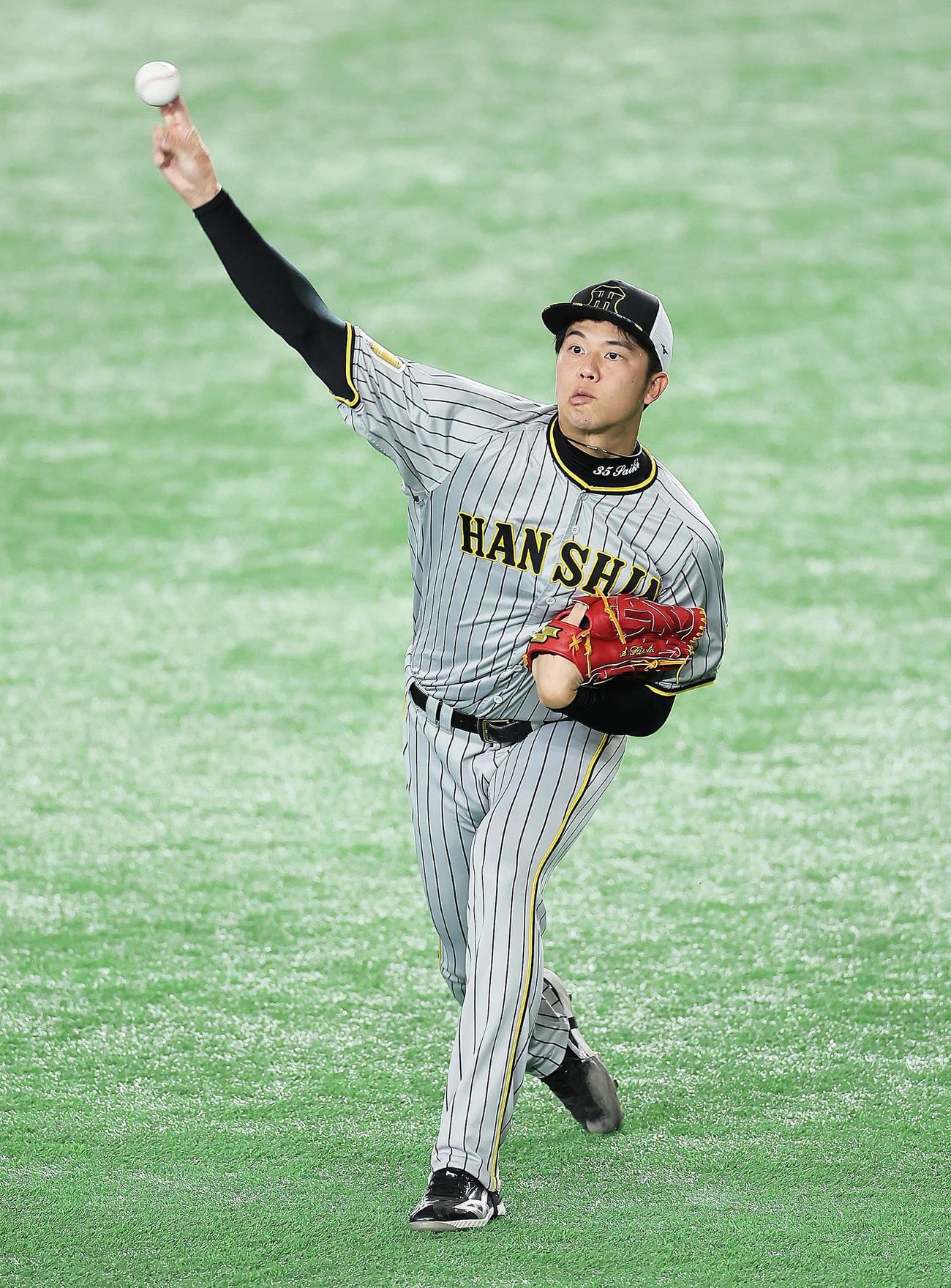 調整する阪神才木（撮影・足立雅史）