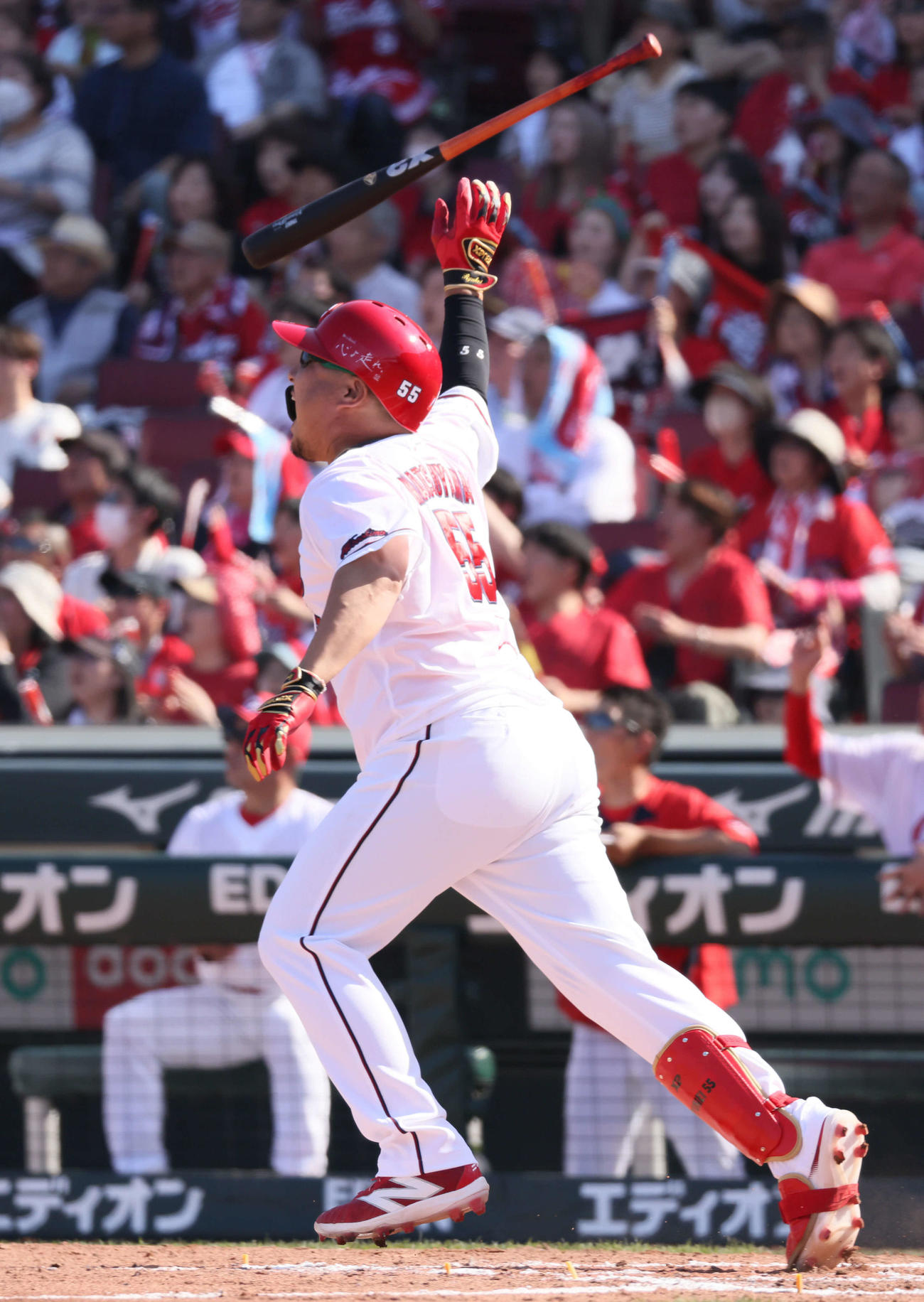 広島対DeNA 7回裏広島2死一、三塁、代打の松山は勝ち越しの右越え3点本塁打を放つ（撮影・加藤孝規）