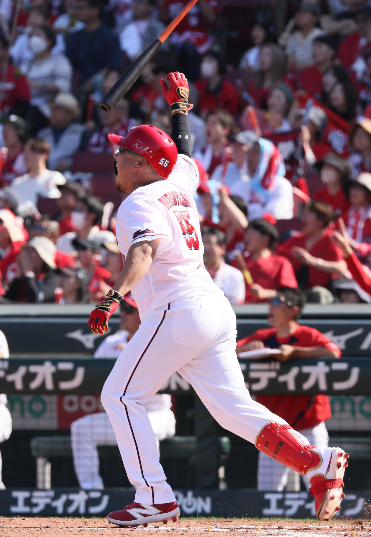広島対DeNA 7回裏広島2死一、三塁、代打の松山は勝ち越しの右越え3点本塁打を放つ（撮影・加藤孝規）