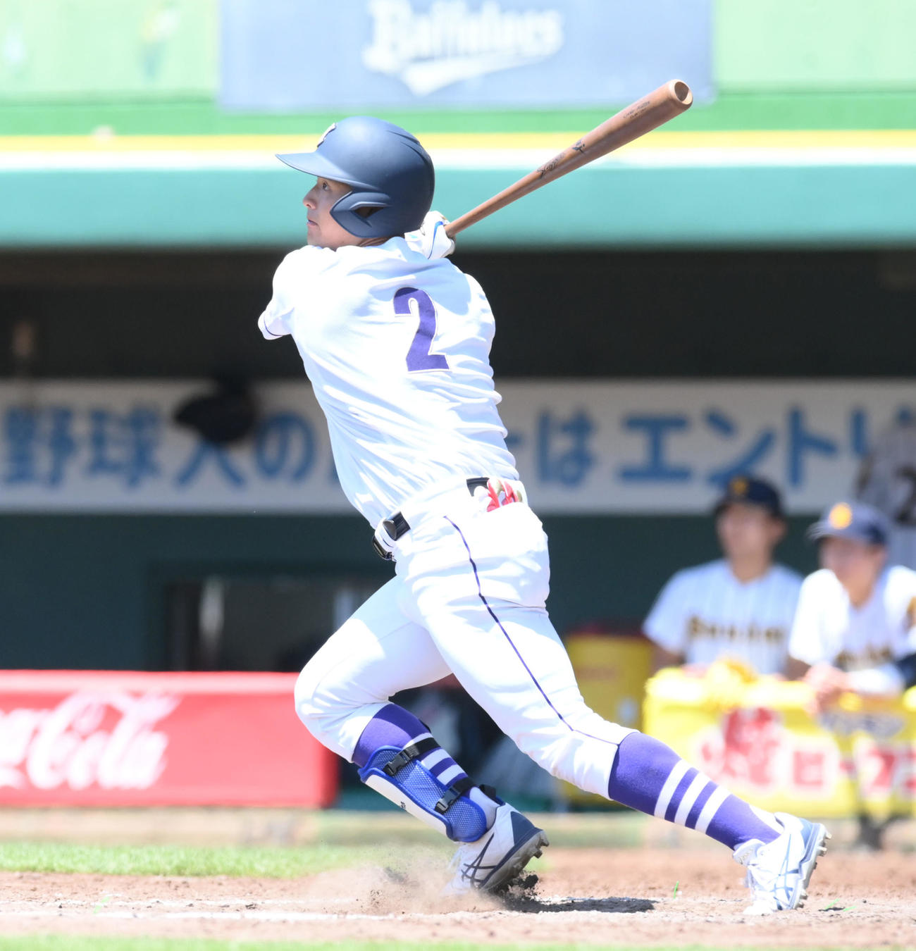天理大対大産大　8回表天理大2死二塁、石飛が右越え2点本塁打を放つ（撮影・滝沢美穂子）