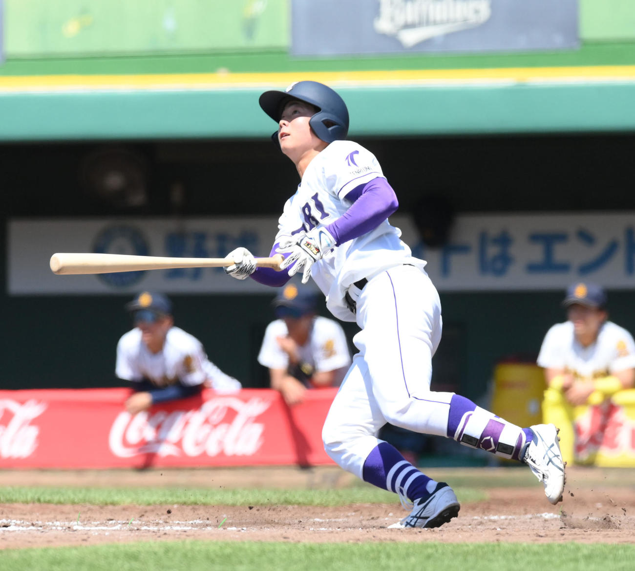 天理大対大産大　5回表天理大1死二、三塁、天野は、左適時二塁打を放つ（撮影・滝沢美穂子）