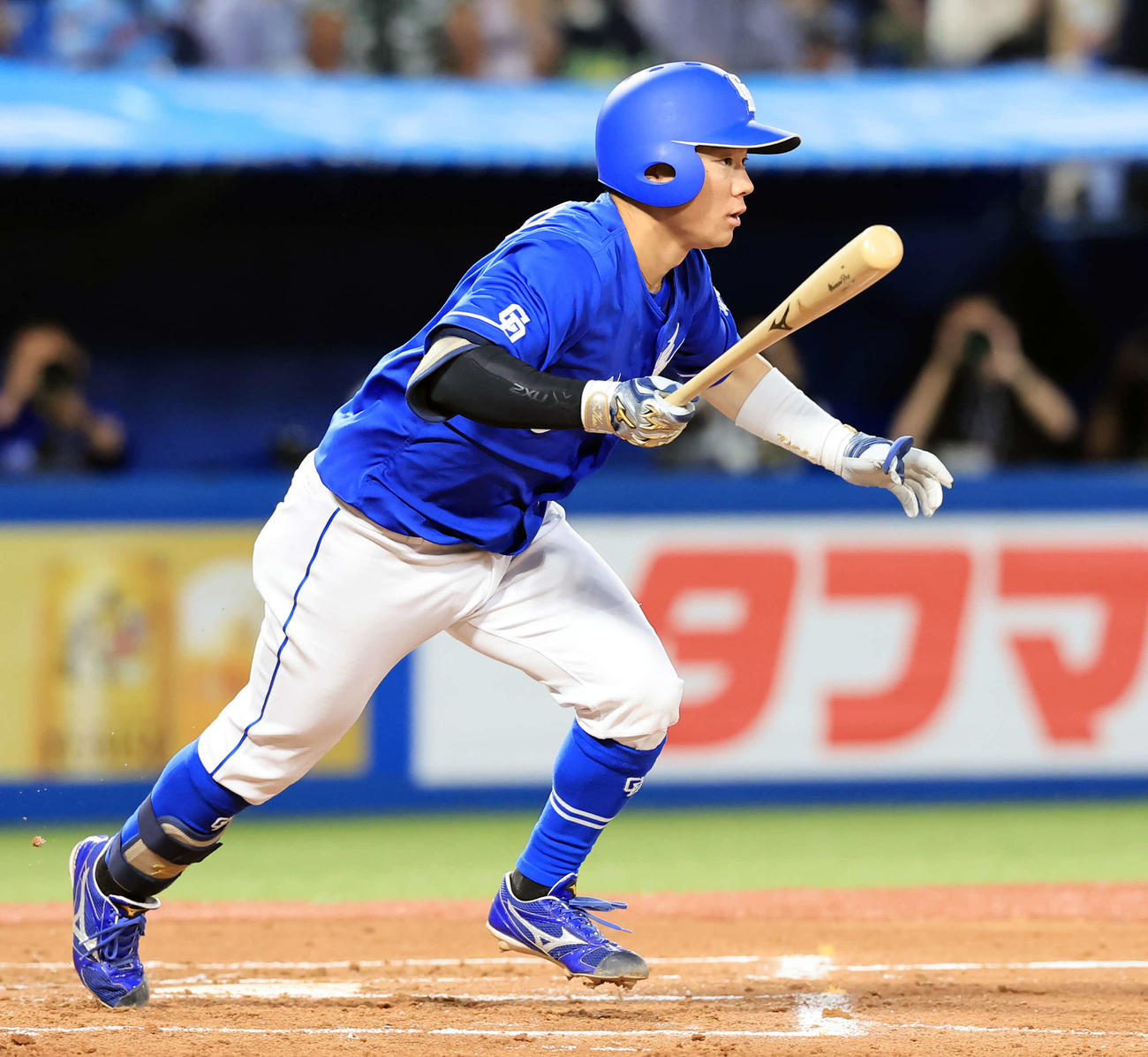ヤクルト対中日　2回表中日2死二、三塁、村松は2点右適時打を放つ（撮影・浅見桂子）