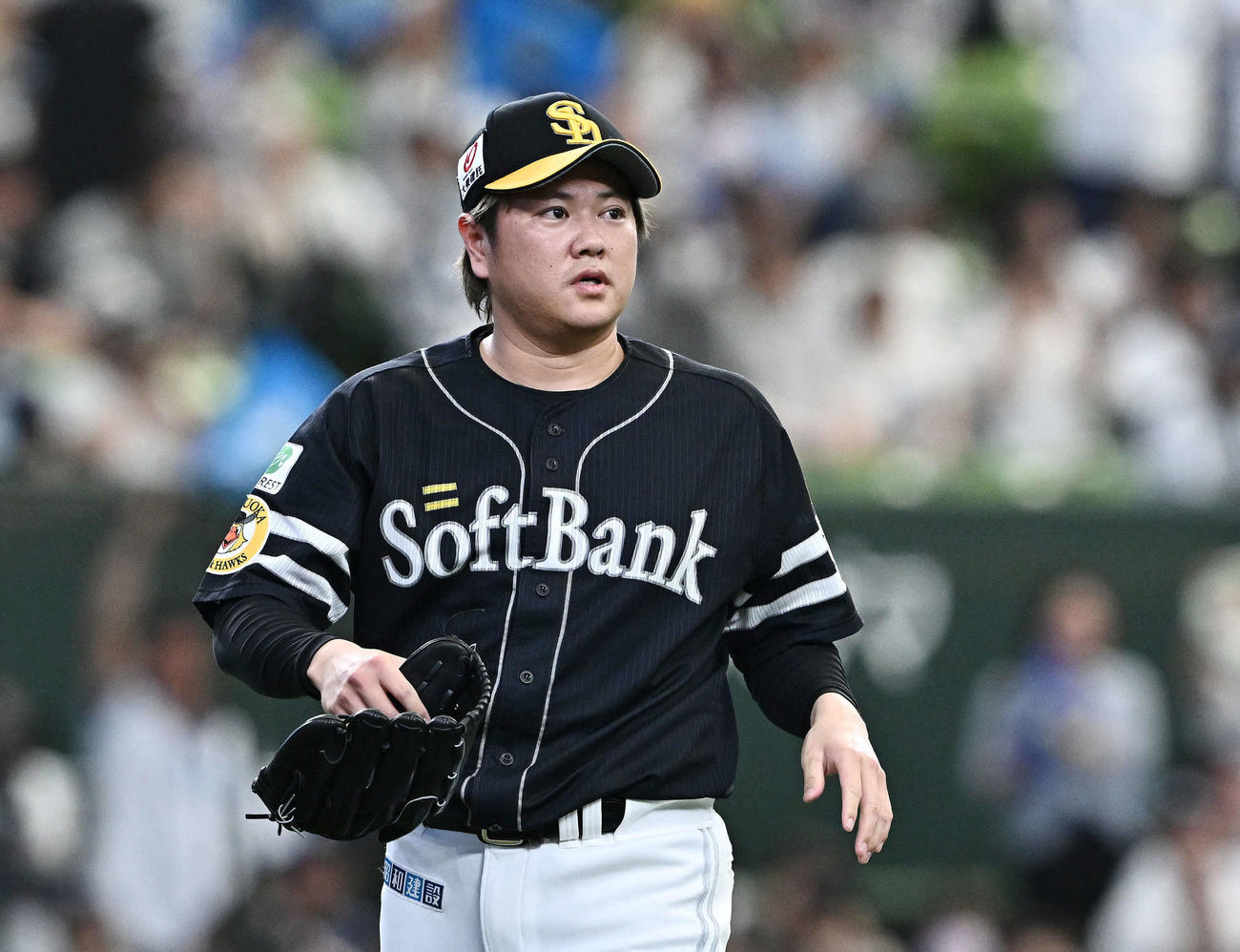 西武対ソフトバンク　10回裏西武2死満塁、外崎にサヨナラ打を許し引き揚げる津森（撮影・滝沢徹郎）