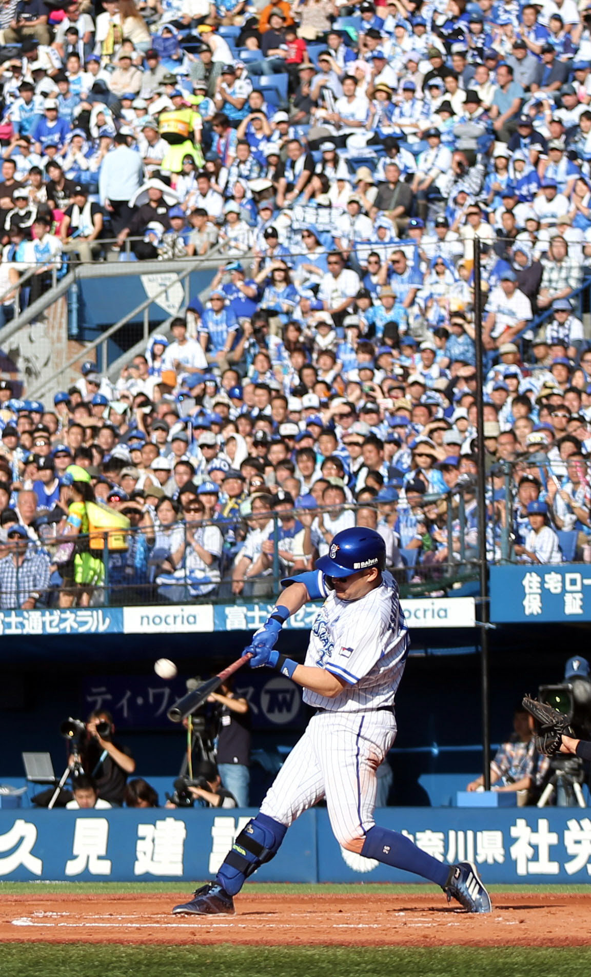 19年5月、ヤクルト戦で2点本塁打を放つ筒香嘉智
