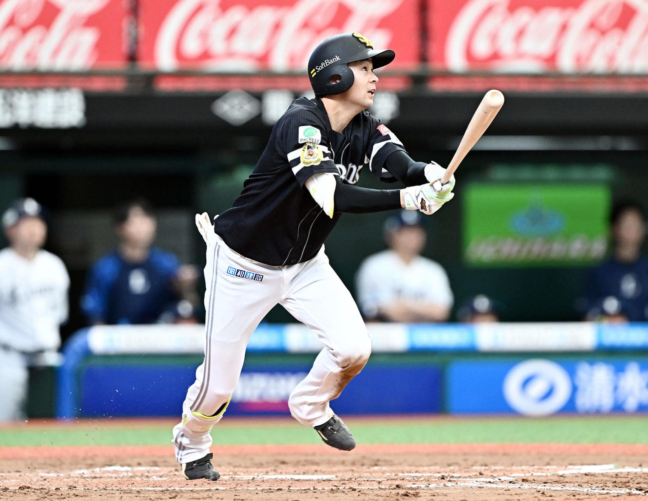 西武対ソフトバンク　7回表ソフトバンク1死、川瀬は右中間へ三塁打を放つ（撮影・滝沢徹郎）