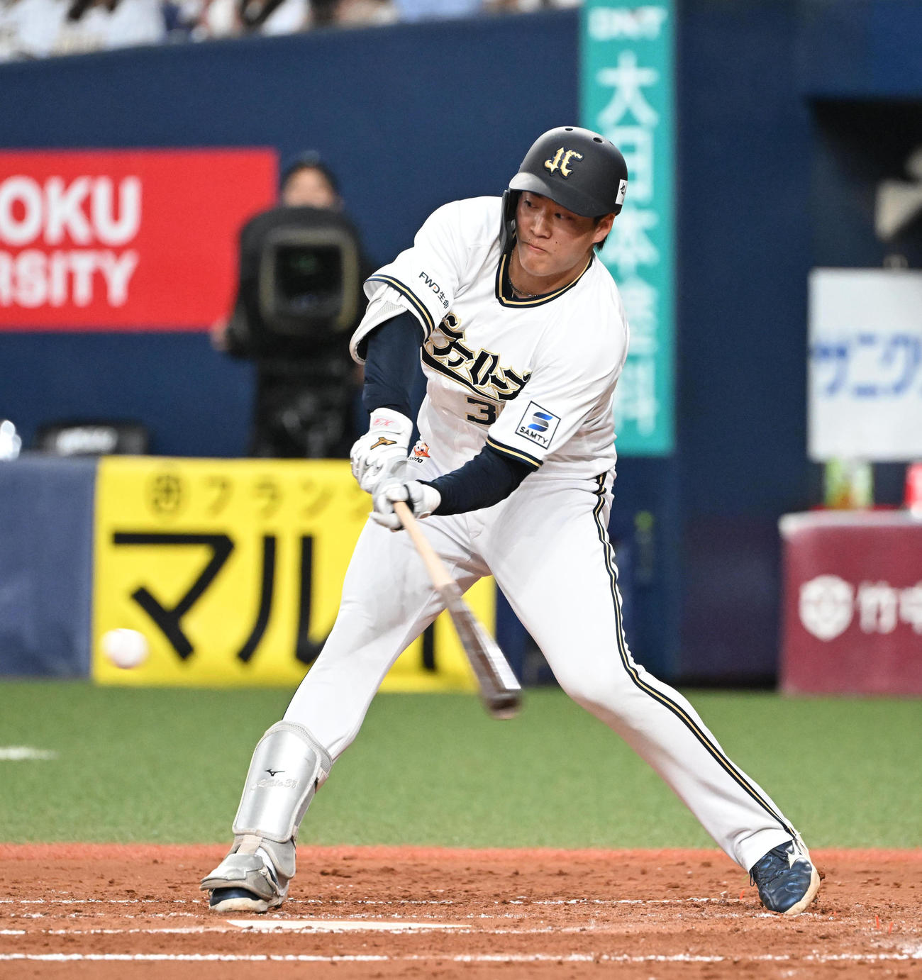 オリックス対日本ハム　2回裏オリックス無死満塁、中前適時打を放つ来田（撮影・和賀正仁）