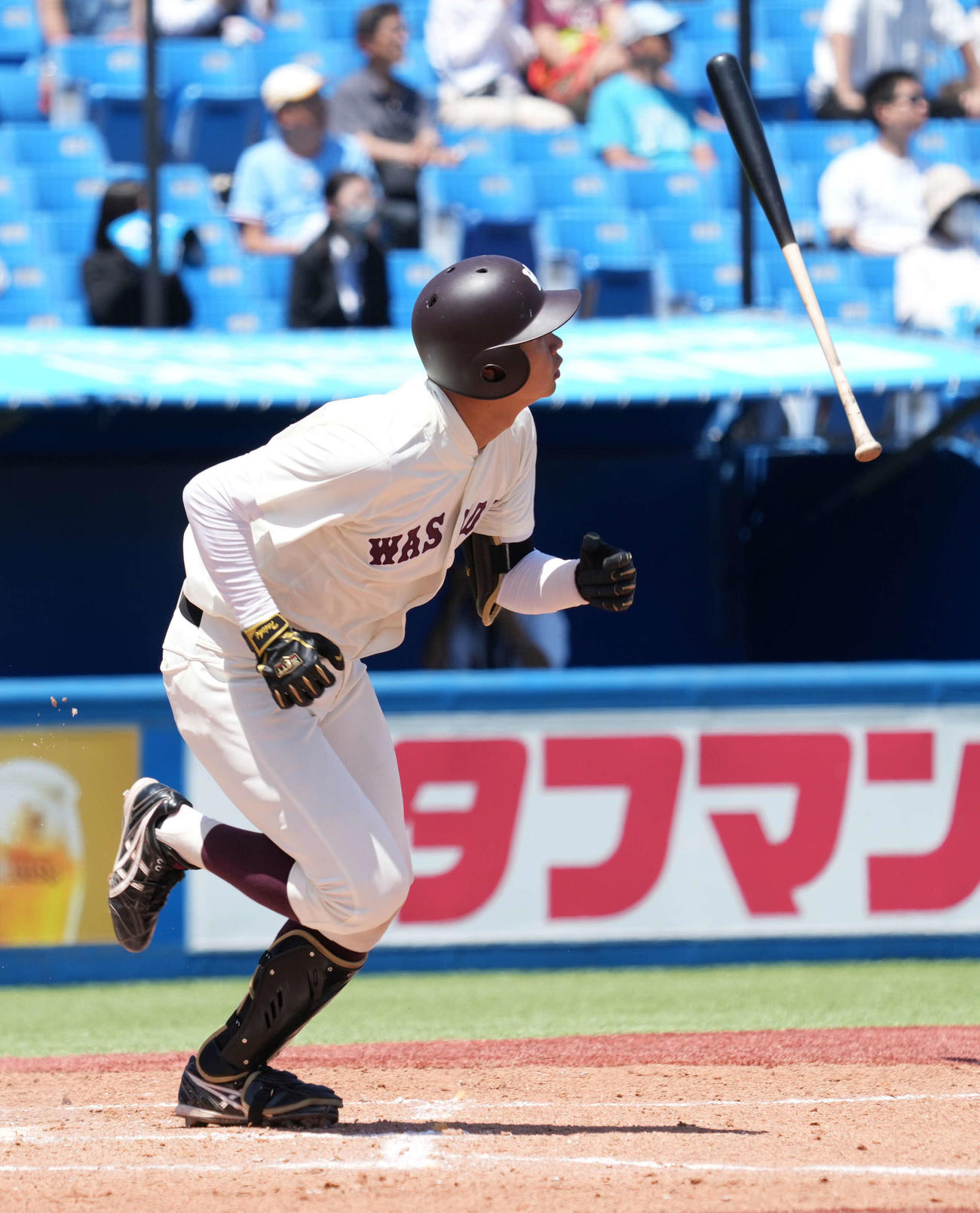 東京6大学野球、東大対早大　2回裏早大2死満塁、印出は左越えに満塁本塁打を放つ（撮影・小沢裕）