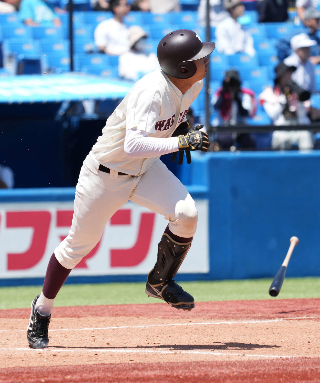 東京6大学野球、東大対早大　2回裏早大2死満塁、印出は左越えに満塁本塁打を放つ（撮影・小沢裕）