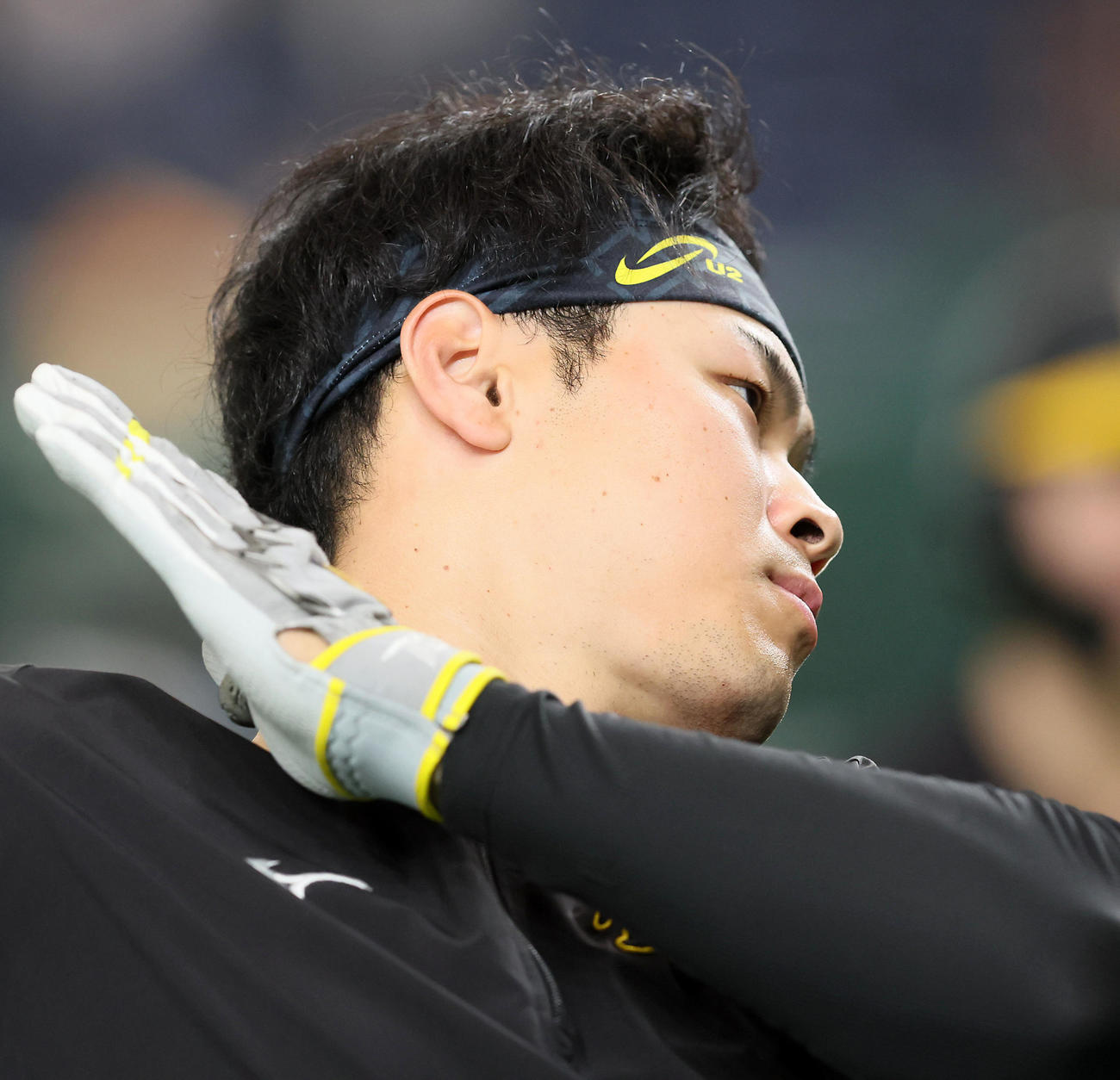 巨人対阪神　ティー打撃を行う佐藤輝（撮影・加藤哉）