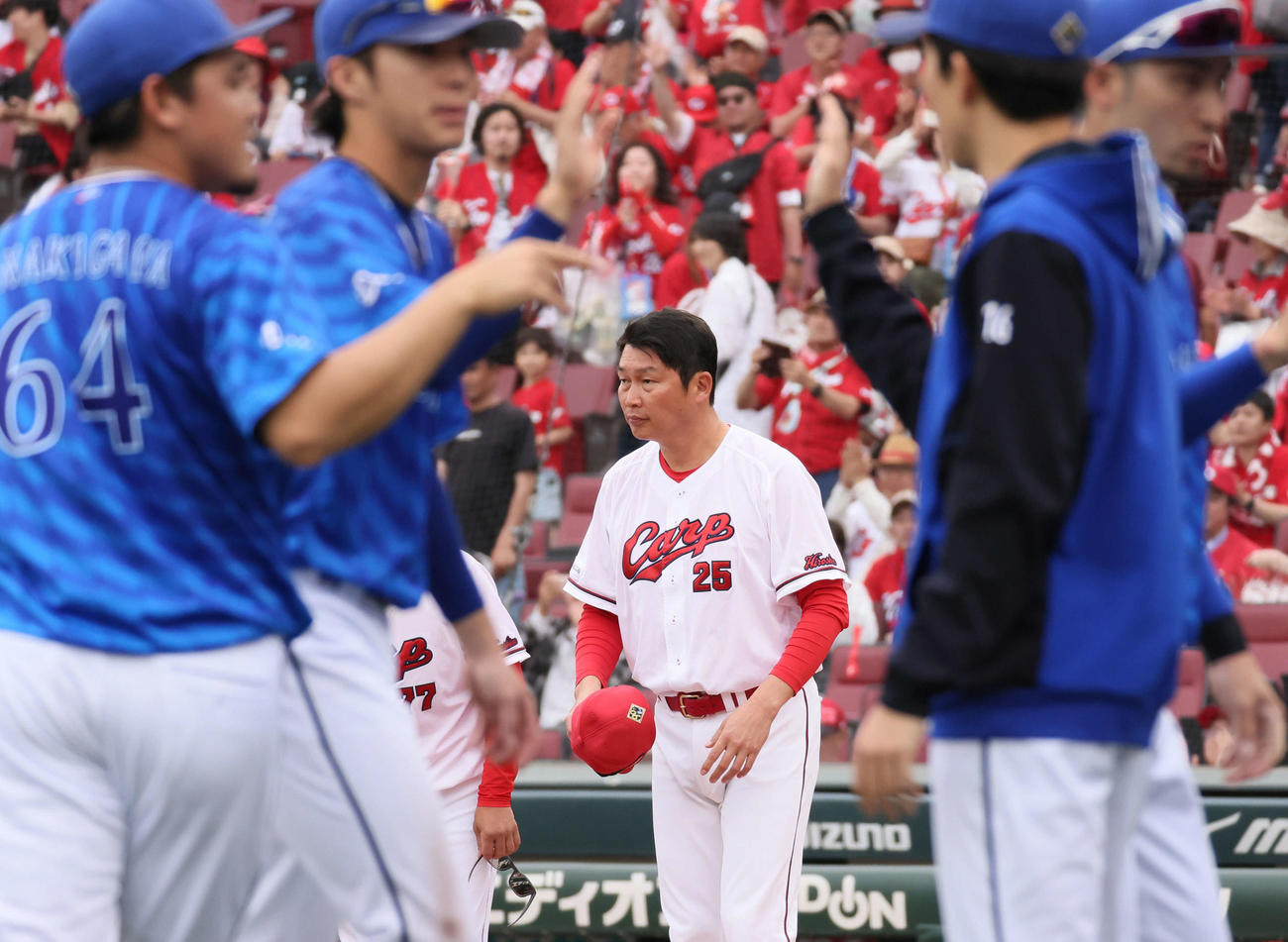広島対DeNA　敗れた新井監督（撮影・加藤孝規）