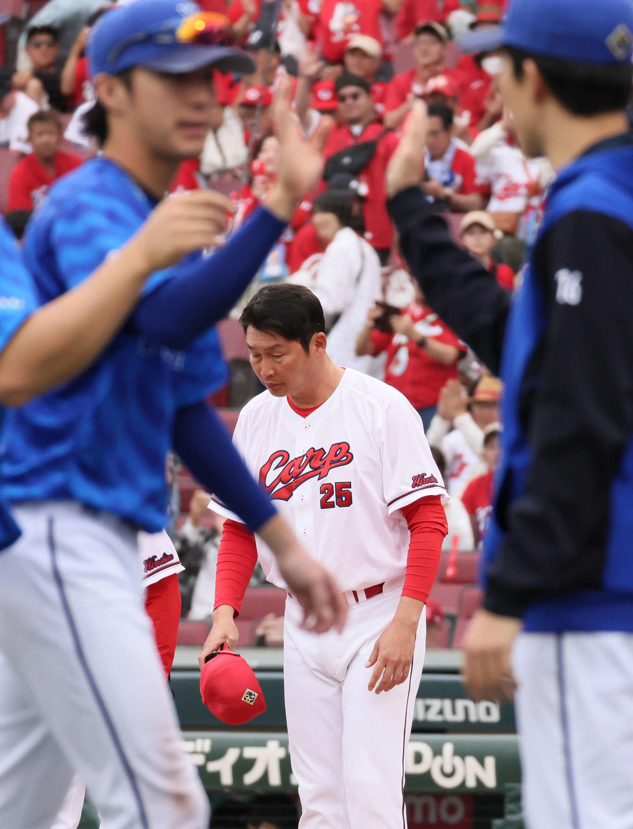 広島対DeNA　敗れた新井監督（撮影・加藤孝規）