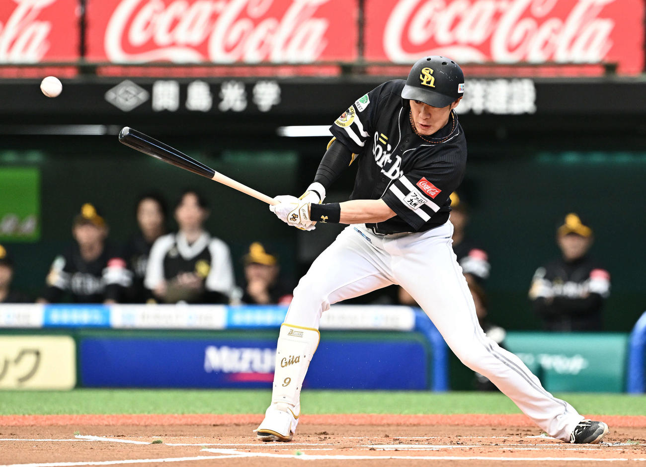 西武対ソフトバンク　1回表ソフトバンク2死、柳田は遊撃内野安打を放つ（撮影・滝沢徹郎）