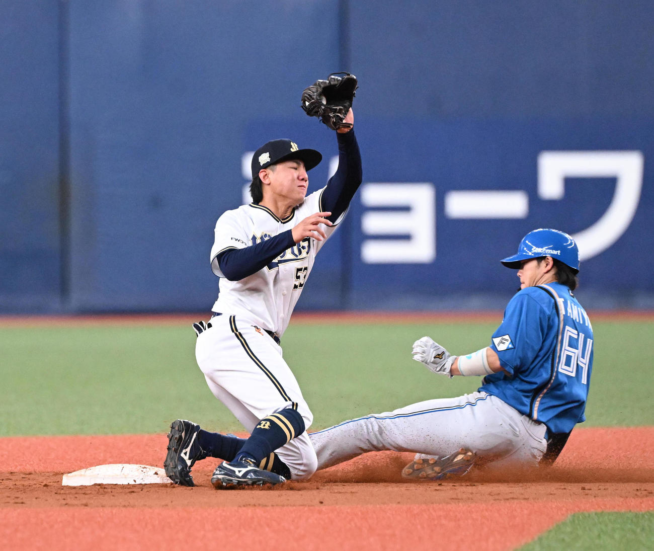 オリックス対日本ハム　8回表日本ハム無死、二盗に成功する田宮（撮影・和賀正仁）