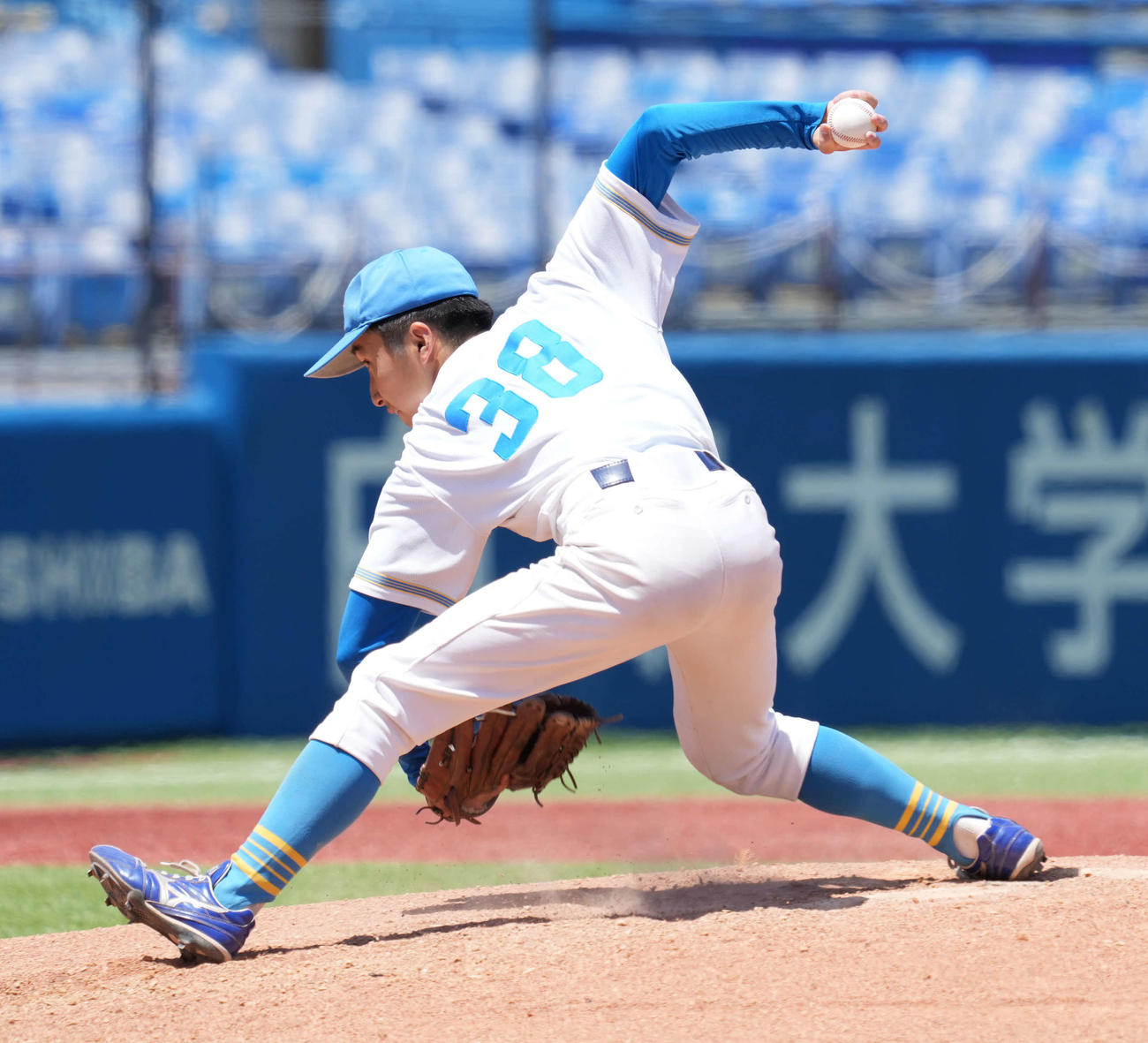 東大対早大　東大3番手で登板した渡辺（撮影・小沢裕）