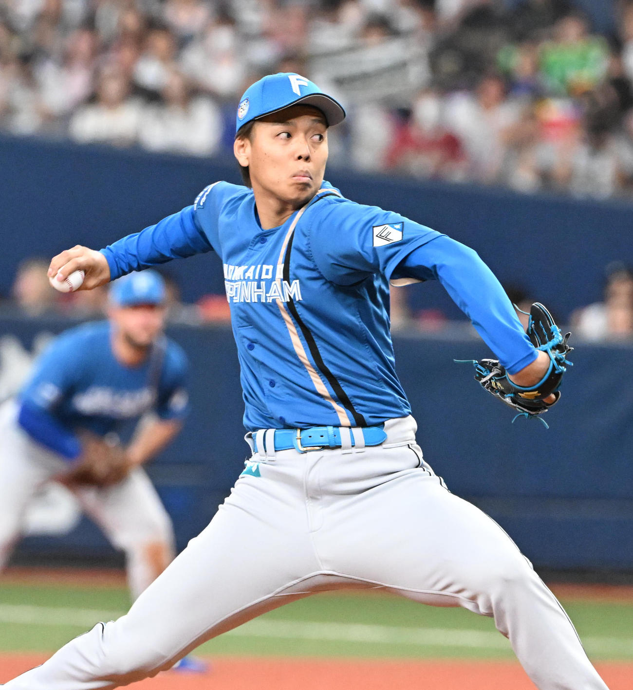 オリックス対日本ハム　日本ハム2番手で登板する杉浦（撮影・和賀正仁）