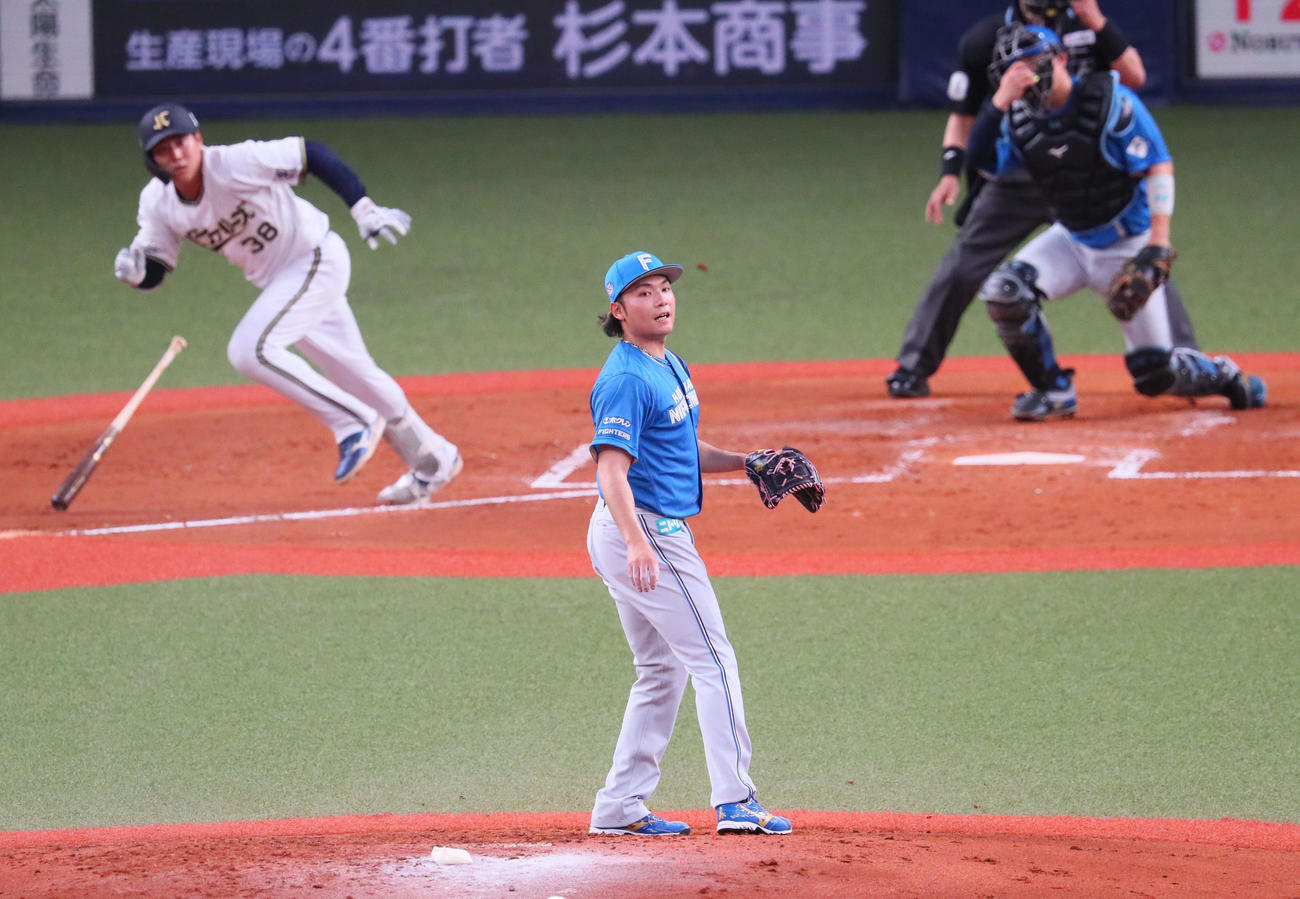 オリックス対日本ハム　2回裏オリックス無死満塁、伊藤は来田に中前同点2点適時打を許す（撮影・宮崎幸一）
