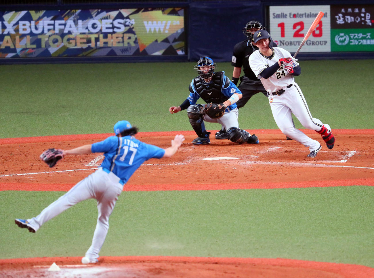 オリックス対日本ハム　5回裏オリックス1死、紅林は伊藤の右かかとを襲う中前打を放つ（撮影・宮崎幸一）