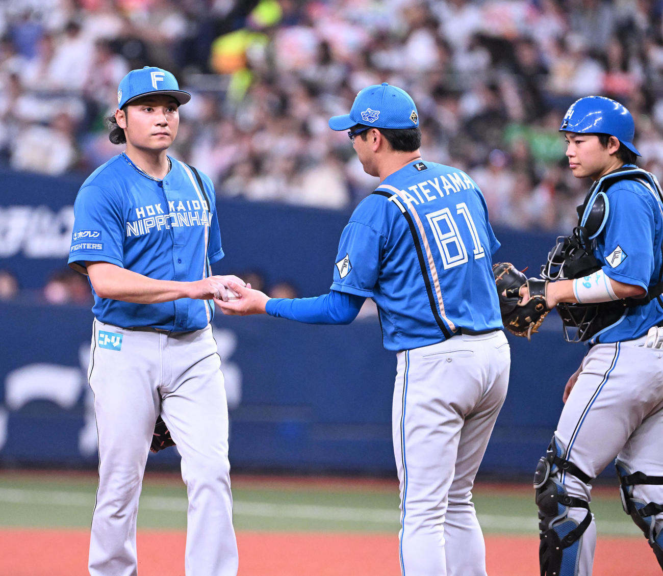 オリックス対日本ハム　7回、ピンチを迎え降板する日本ハム伊藤（撮影・和賀正仁）
