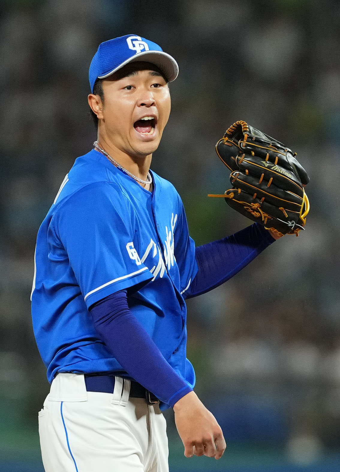ヤクルト対中日　5回裏を3者連続三振に仕留め雄たけびを上げる中日高橋宏（撮影・横山健太）