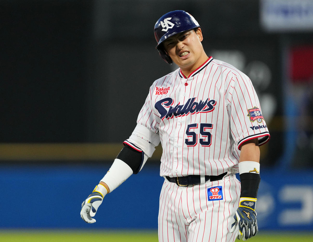 ヤクルト対中日　2回裏ヤクルト無死、二ゴロに倒れ悔しげな表情を浮かべる村上（撮影・横山健太）
