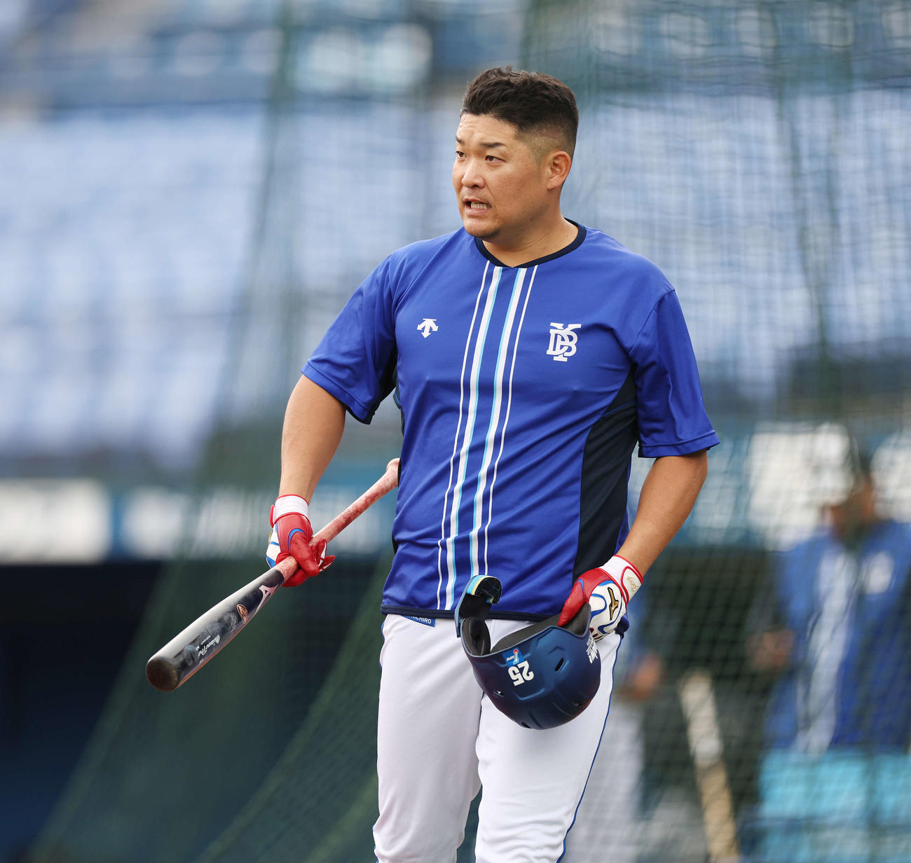 DeNA対ヤクルト　試合前、打撃練習を終えたDeNA筒香（撮影・宮地輝）
