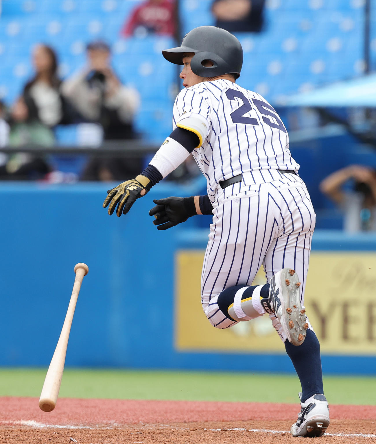 慶大対立大　1回裏立大2死三塁、左前先制適時打を放つ西川（撮影・野上伸悟）